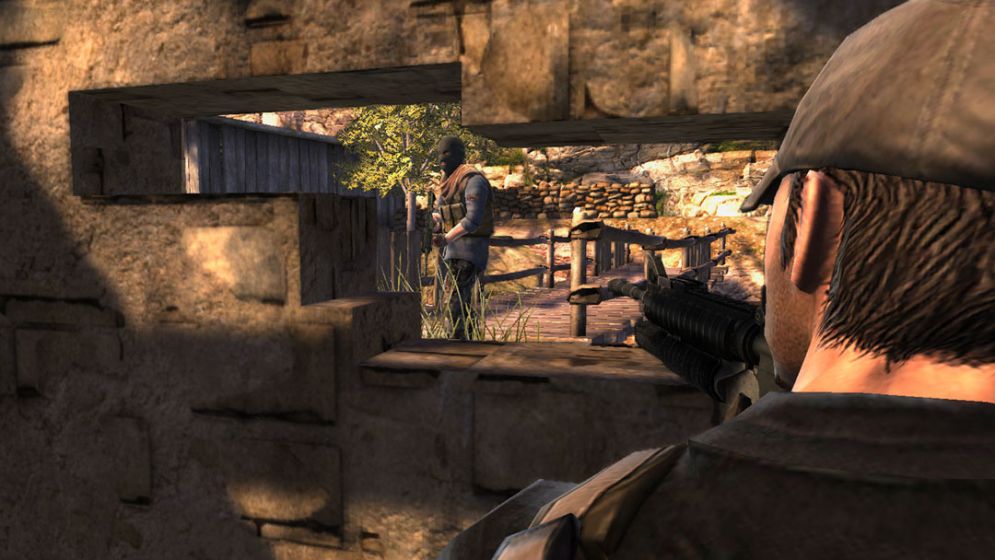 Screenshot ze hry Breach - Recenze-her.cz