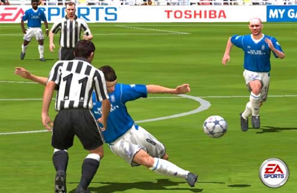 Screenshot ze hry FIFA 05  - Recenze-her.cz