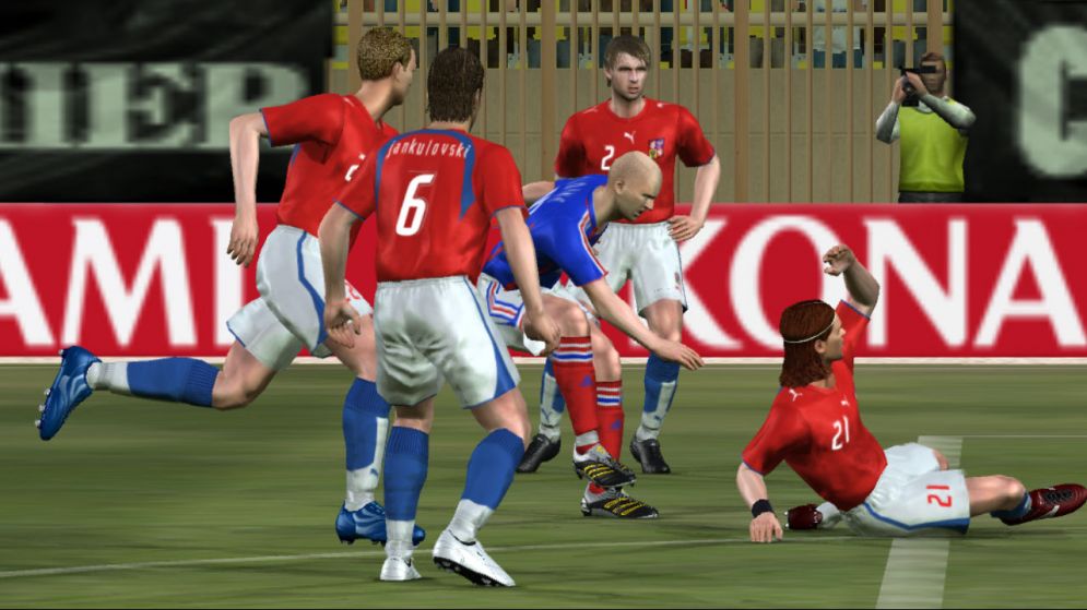 Screenshot ze hry Pro Evolution Soccer 6 - Recenze-her.cz
